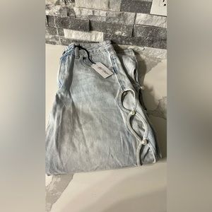 Retails over 86$ pearl sexy cutout jeans cropped